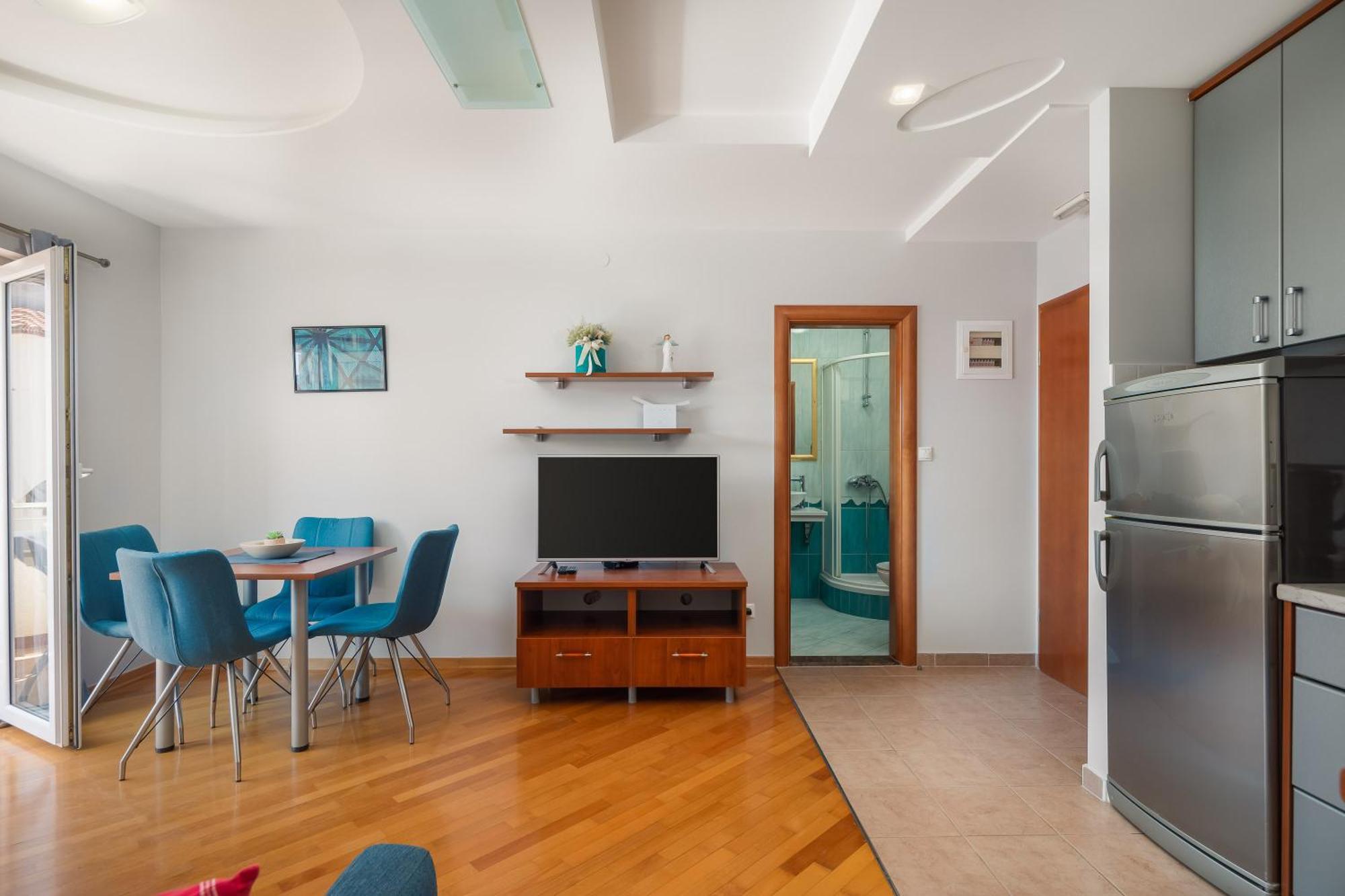 Brkic Apartments With Private Parking Makarska Eksteriør billede