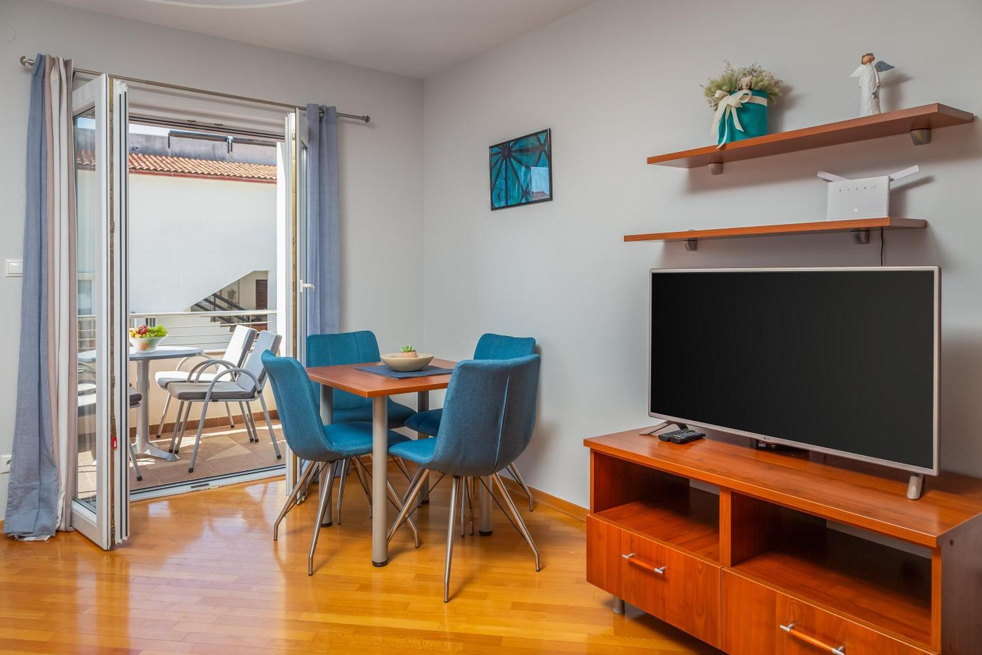 Brkic Apartments With Private Parking Makarska Eksteriør billede