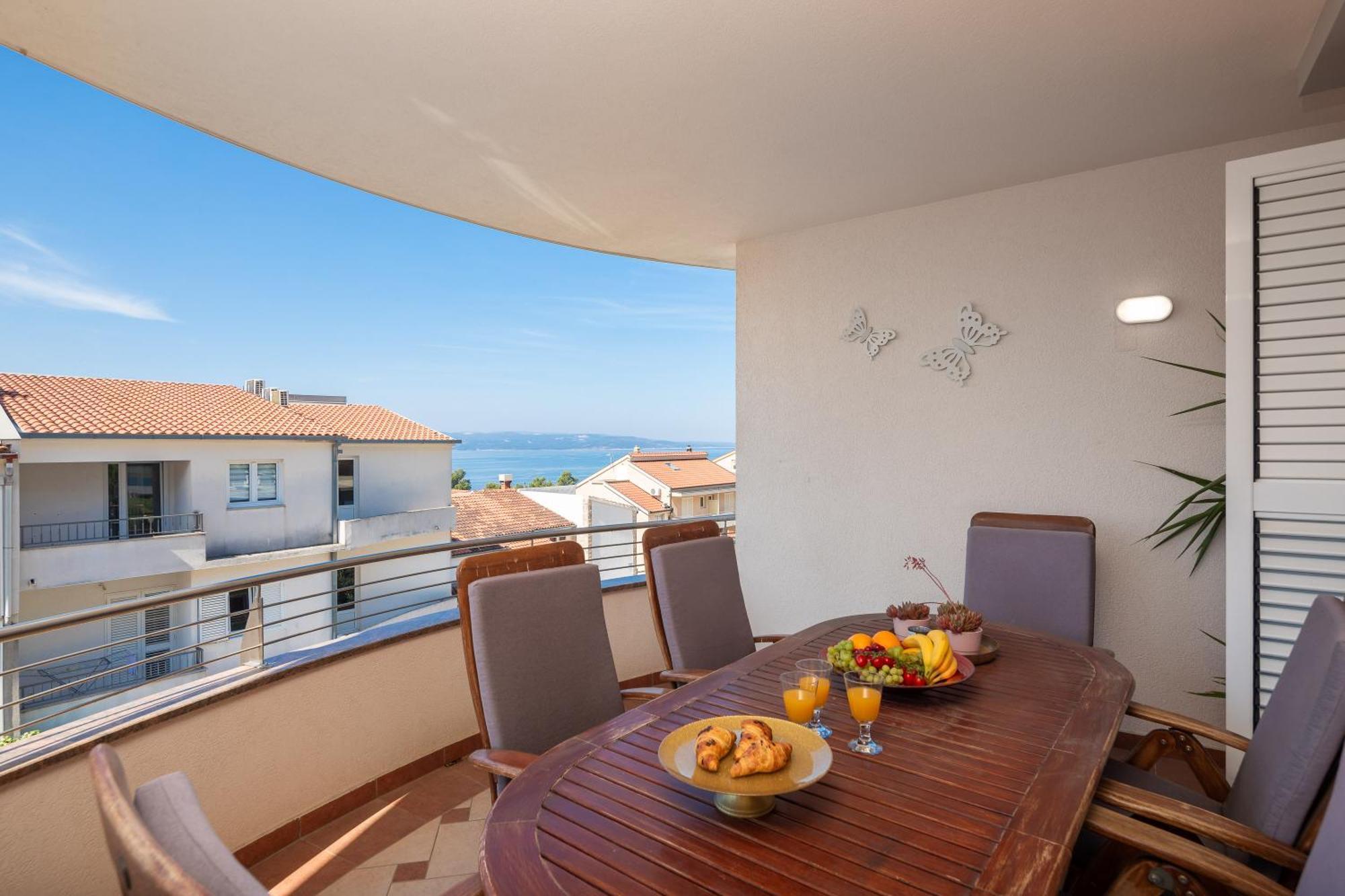 Brkic Apartments With Private Parking Makarska Eksteriør billede