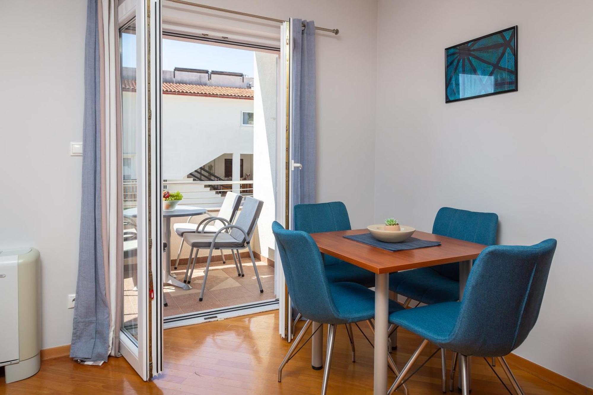 Brkic Apartments With Private Parking Makarska Eksteriør billede