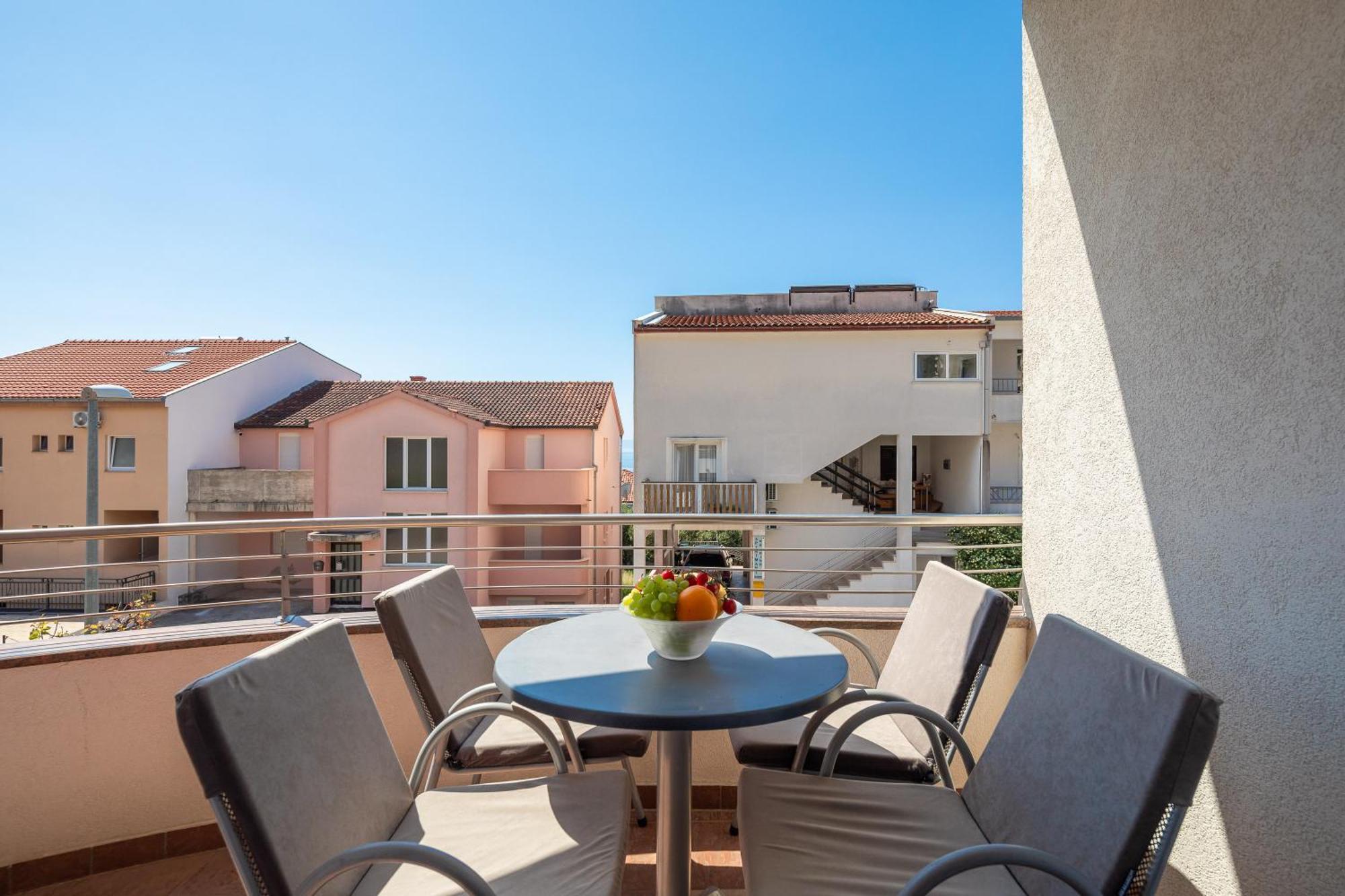 Brkic Apartments With Private Parking Makarska Værelse billede